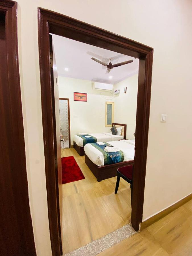 The Century Plaza Hotel Varanasi Exteriör bild