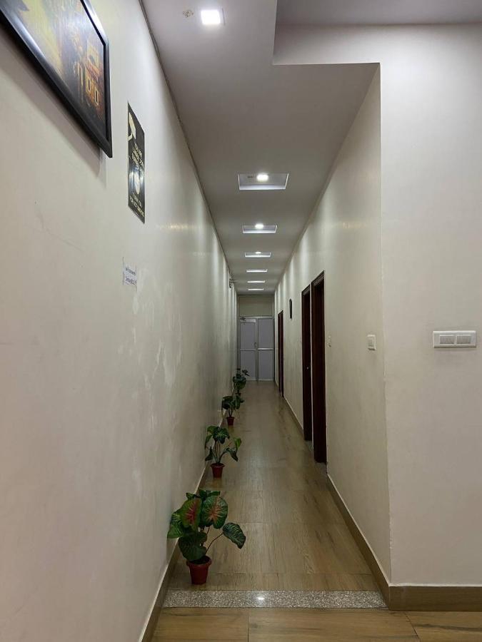 The Century Plaza Hotel Varanasi Exteriör bild