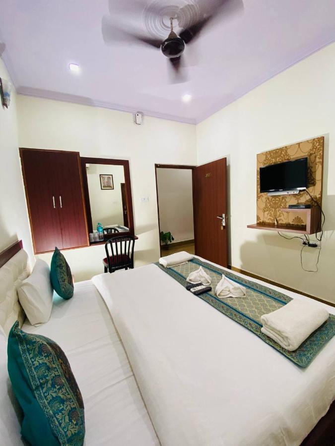 The Century Plaza Hotel Varanasi Exteriör bild
