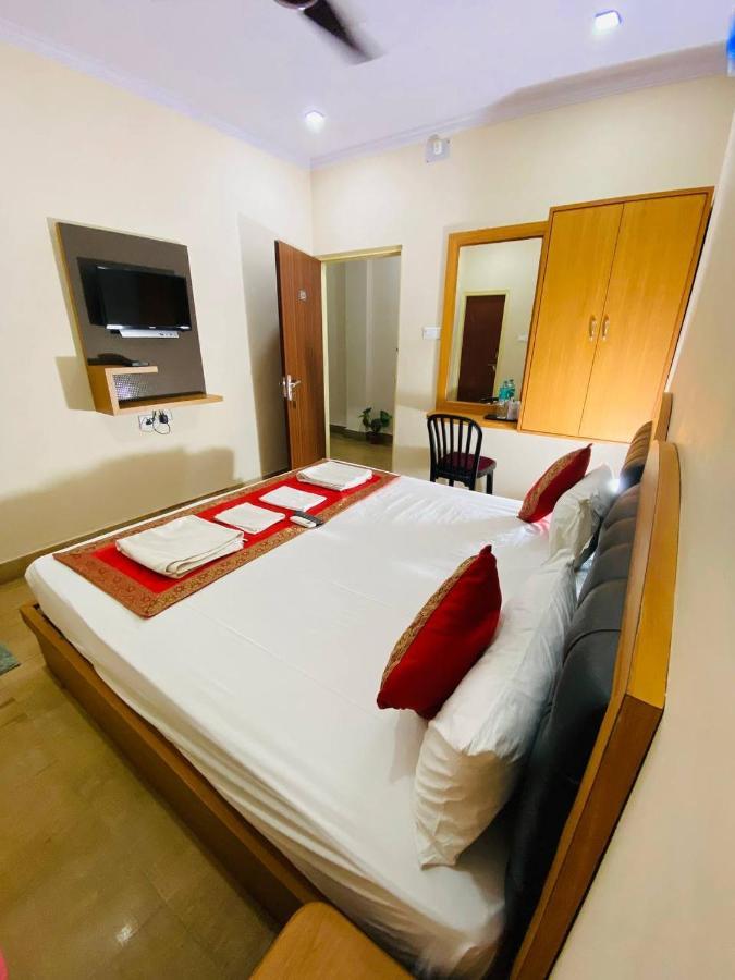 The Century Plaza Hotel Varanasi Exteriör bild