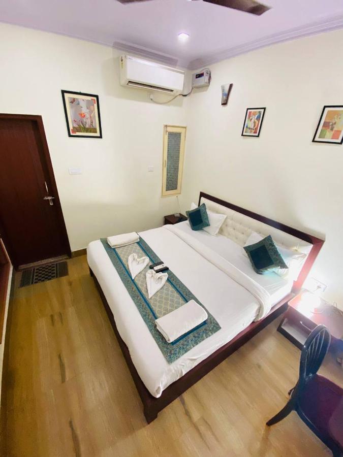 The Century Plaza Hotel Varanasi Exteriör bild