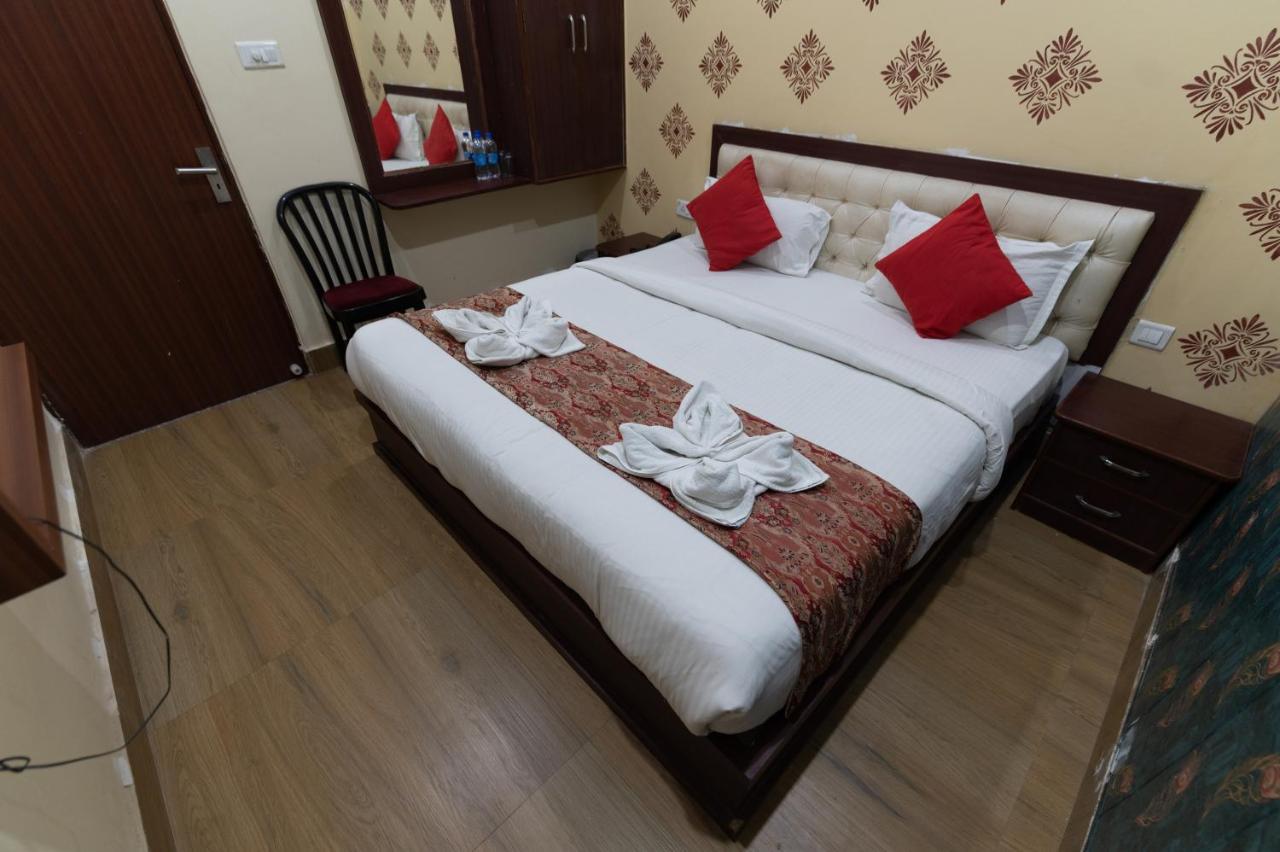 The Century Plaza Hotel Varanasi Exteriör bild