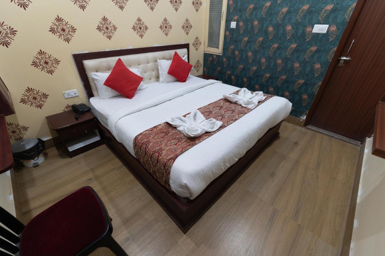 The Century Plaza Hotel Varanasi Exteriör bild