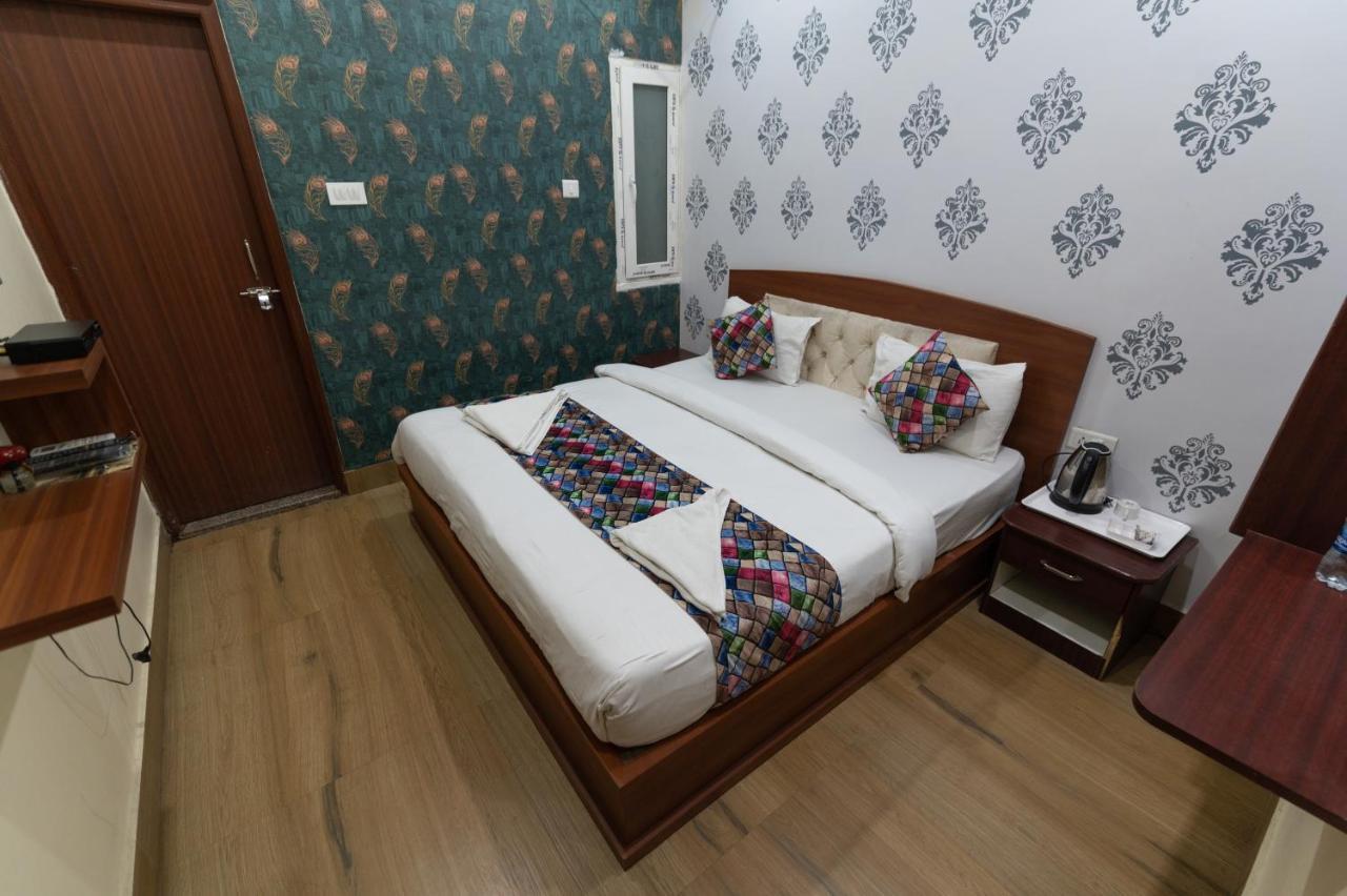 The Century Plaza Hotel Varanasi Exteriör bild