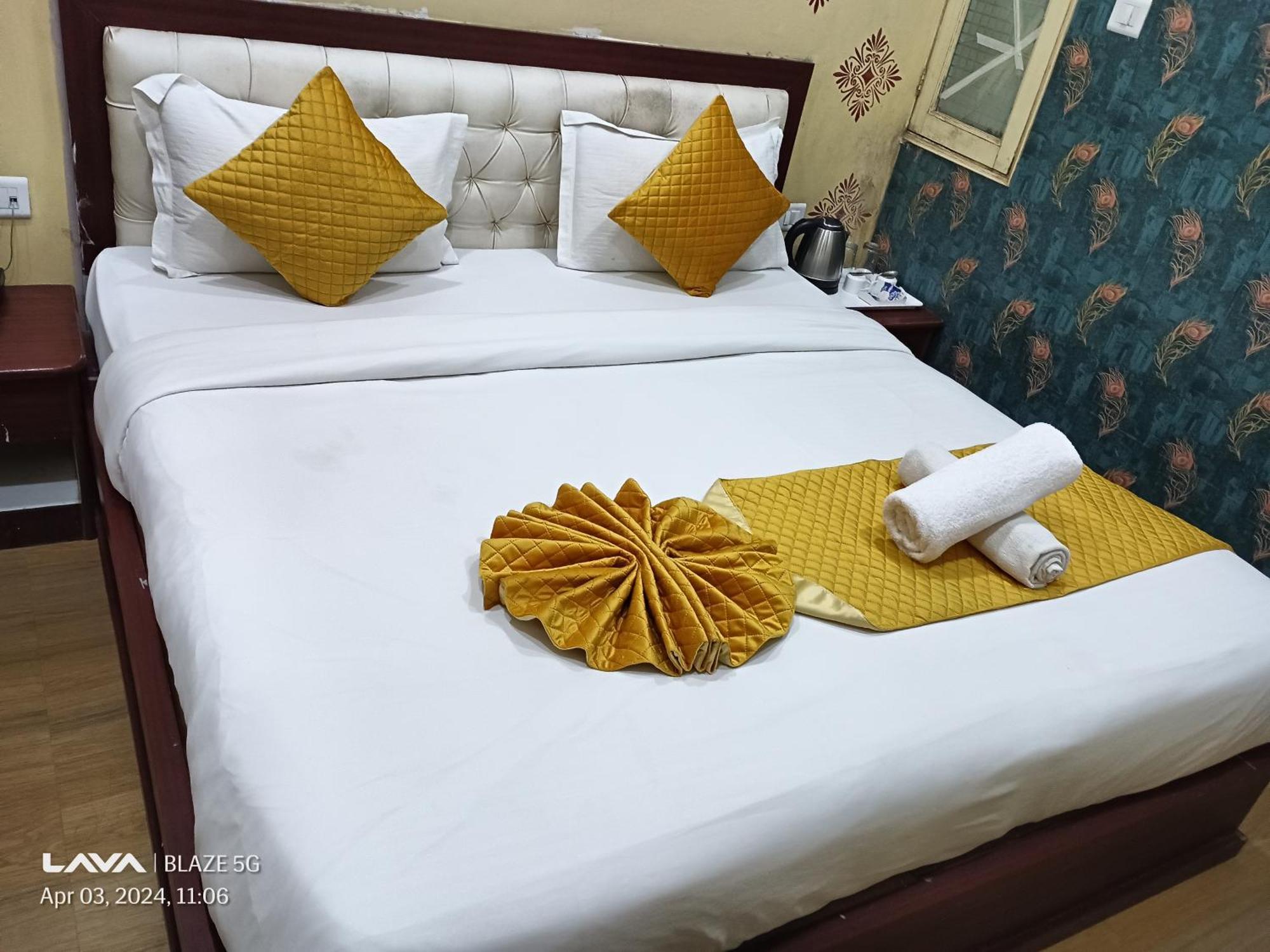 The Century Plaza Hotel Varanasi Exteriör bild